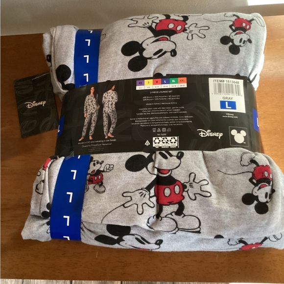 NWOT Disney Women’s Jogger Lounger Set - Picture 3 of 3